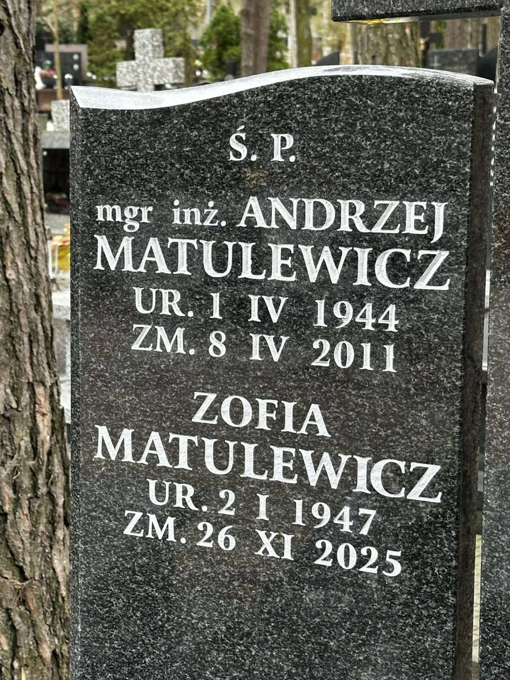 Piaskowane napisy Andrzeja i Zofii Matulewiczów